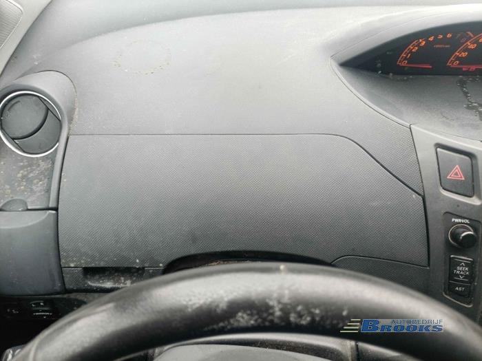 Toyota Yaris II 1.33 16V Dual VVT-I Sloopvoertuig (2010, Zwart)