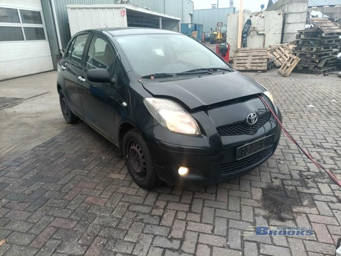 Toyota Yaris II 1.33 16V Dual VVT-I Sloopvoertuig (2010, Zwart)