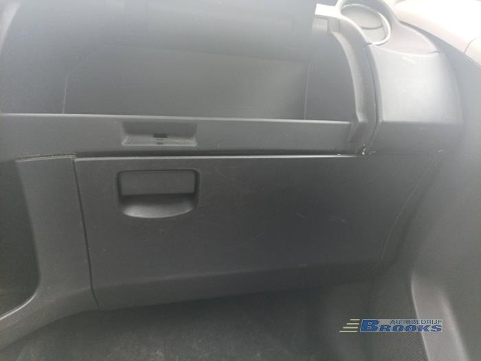 Toyota Yaris II 1.33 16V Dual VVT-I Sloopvoertuig (2010, Zwart)