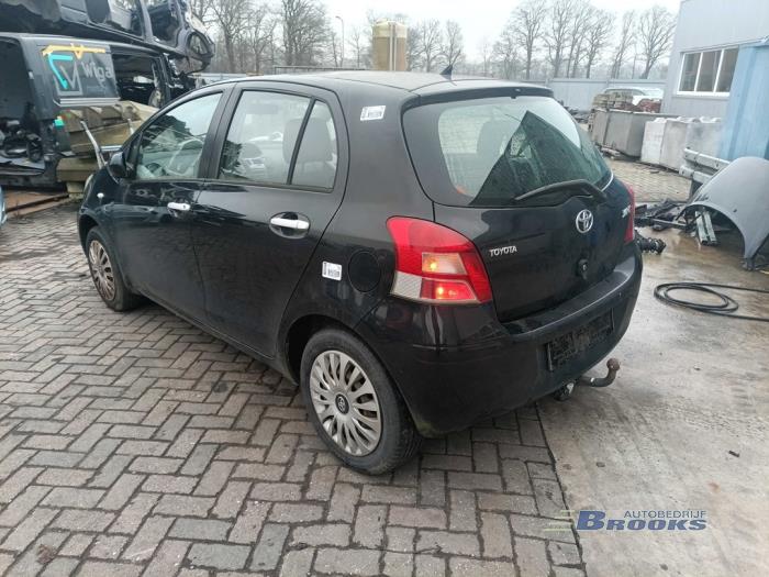Toyota Yaris II 1.33 16V Dual VVT-I Sloopvoertuig (2010, Zwart)