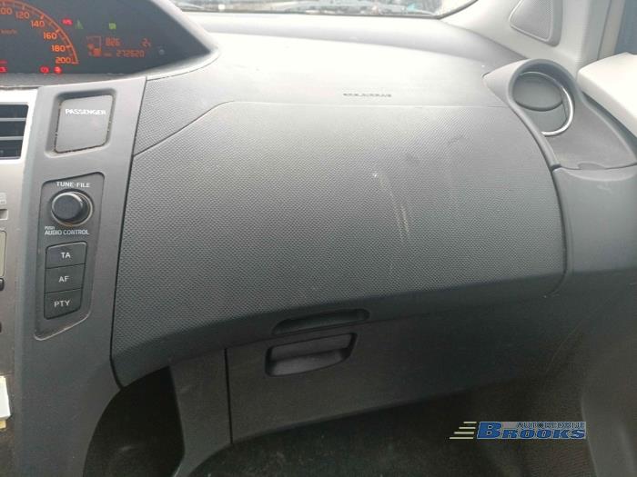 Toyota Yaris II 1.33 16V Dual VVT-I Sloopvoertuig (2010, Zwart)