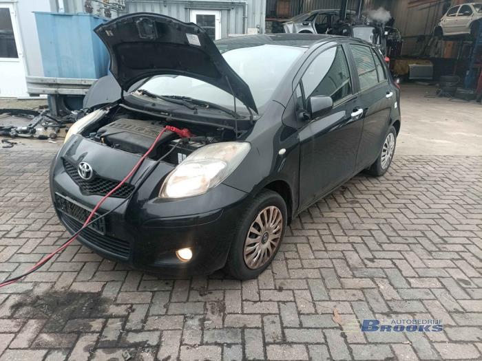 Toyota Yaris II 1.33 16V Dual VVT-I Sloopvoertuig (2010, Zwart)
