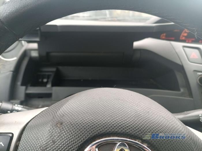 Toyota Yaris II 1.33 16V Dual VVT-I Sloopvoertuig (2010, Zwart)