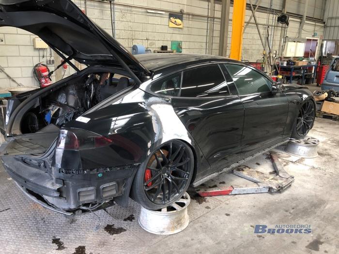 Tesla Model S 100D Sloopvoertuig (2018, Zwart)