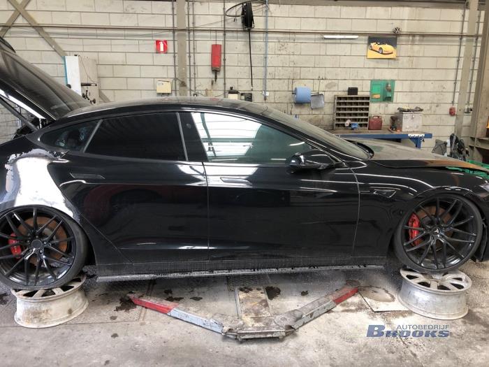 Tesla Model S 100D Sloopvoertuig (2018, Zwart)
