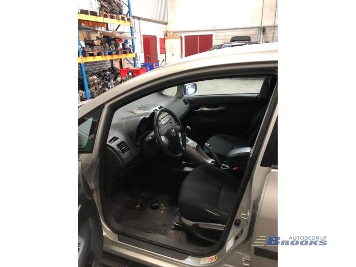 Toyota Auris 1.6 Dual VVT-i 16V Sloopvoertuig (2007, Grijs)