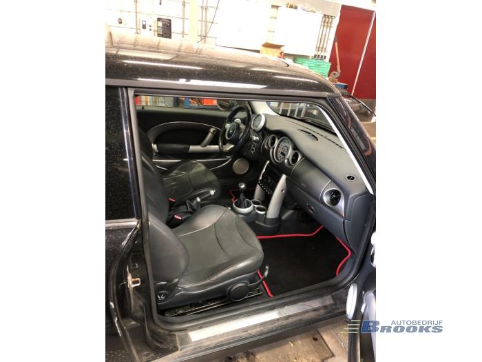 Mini Mini One/Cooper 1.6 16V Cooper Sloopvoertuig (2004, Zwart)
