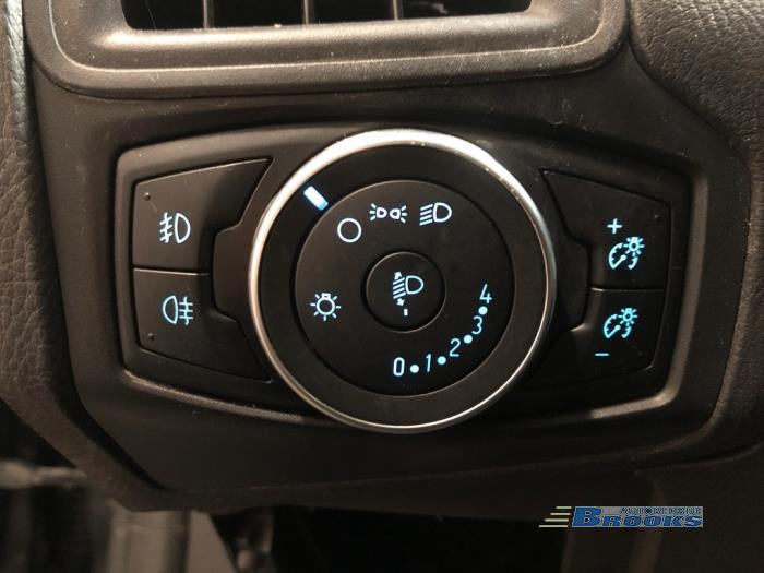 Ford Focus 3 Wagon 1.0 Ti-VCT EcoBoost 12V 125 Sloopvoertuig (2015, Grijs)