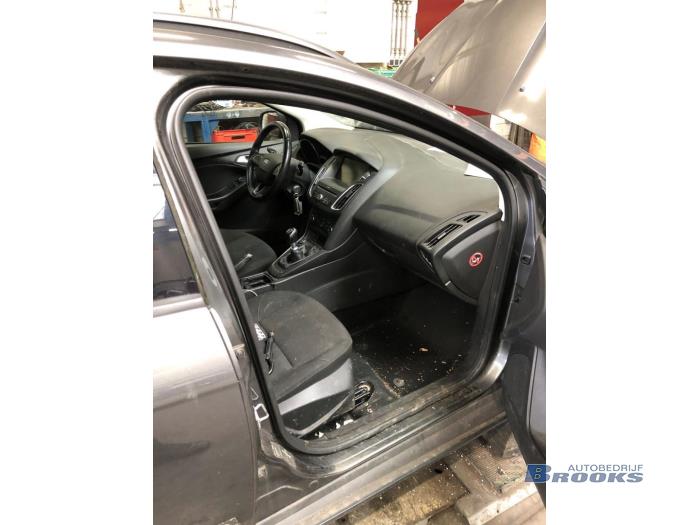 Ford Focus 3 Wagon 1.0 Ti-VCT EcoBoost 12V 125 Sloopvoertuig (2015, Grijs)