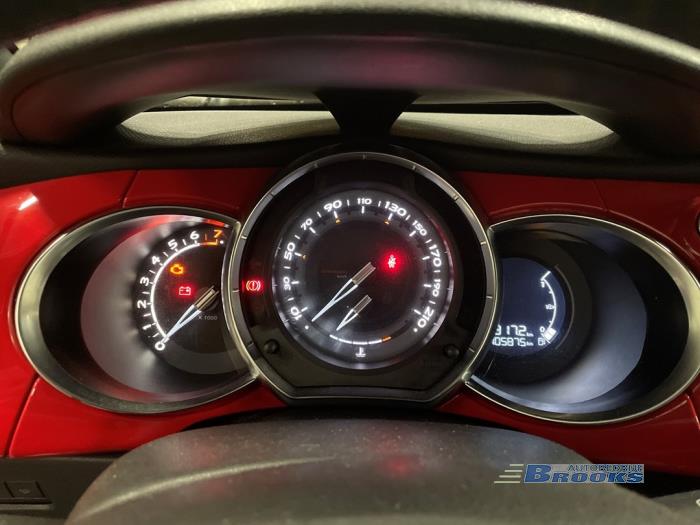 Citroen DS 3 1.2 12V PureTech 110 S&S Sloopvoertuig (2015, Zwart)