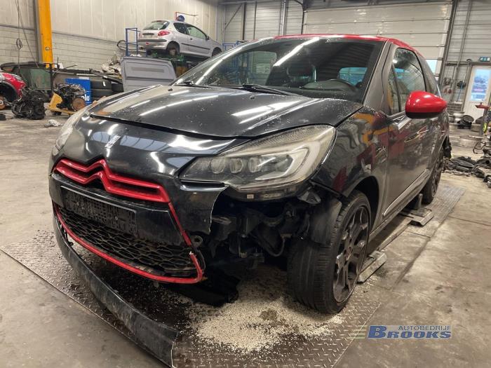 Citroen DS 3 1.2 12V PureTech 110 S&S Sloopvoertuig (2015, Zwart)