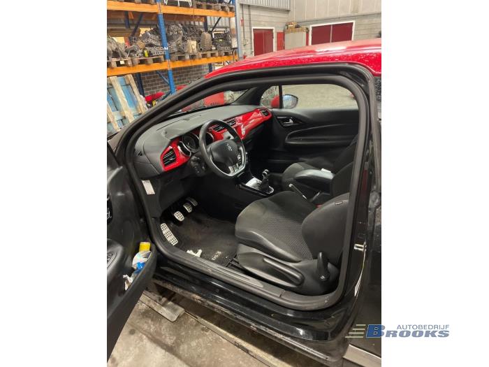 Citroen DS 3 1.2 12V PureTech 110 S&S Sloopvoertuig (2015, Zwart)