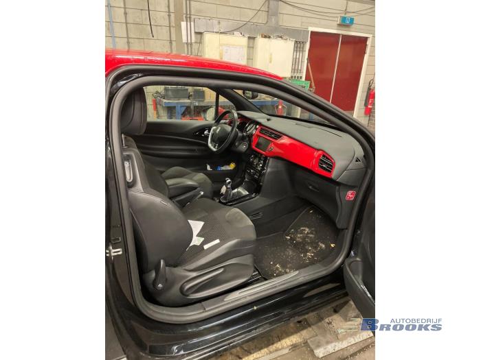 Citroen DS 3 1.2 12V PureTech 110 S&S Sloopvoertuig (2015, Zwart)