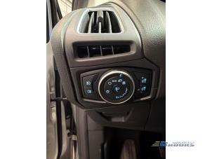 Ford Focus 3 1.0 Ti-VCT EcoBoost 12V 125 Sloopvoertuig (2016, Grijs)
