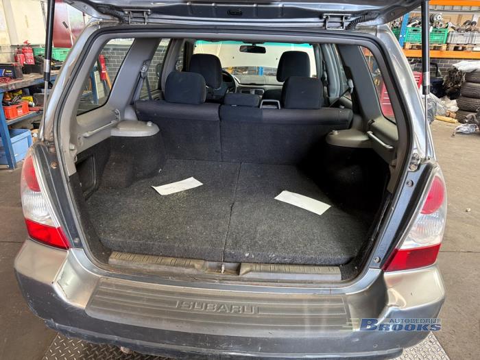 Subaru Forester 2.0 16V X Sloopvoertuig (2006, Grijs)