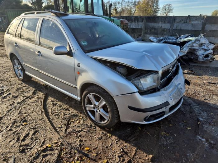 Skoda Fabia 1.4i 16V Sloopvoertuig (2006, Metallic, Zilvergrijs)