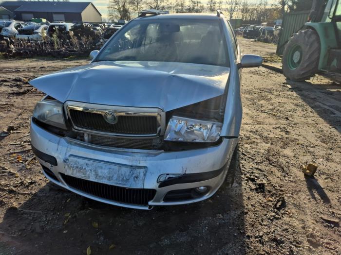 Skoda Fabia 1.4i 16V Sloopvoertuig (2006, Metallic, Zilvergrijs)