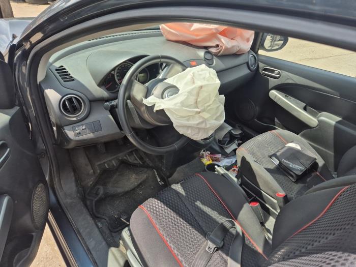 Mazda 2 1.3 16V S-VT Sloopvoertuig (2011, Grijs)