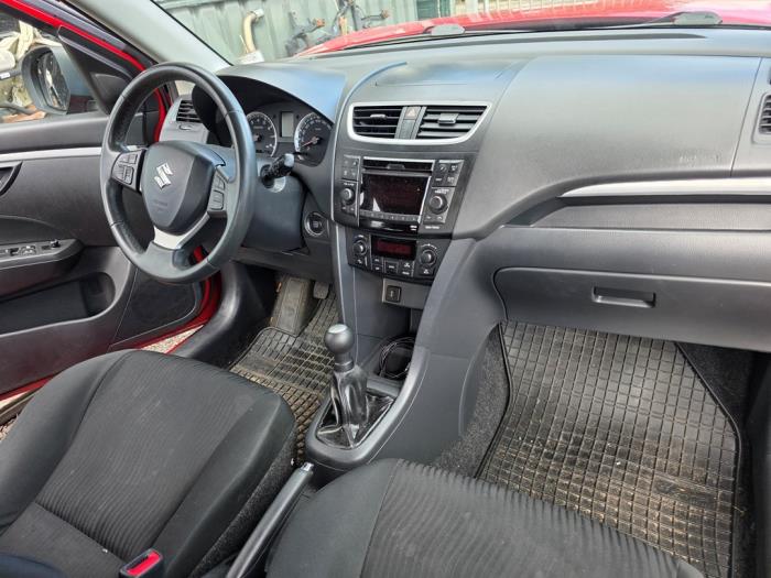 Suzuki Swift 1.2 16V Sloopvoertuig (2011, Rood)