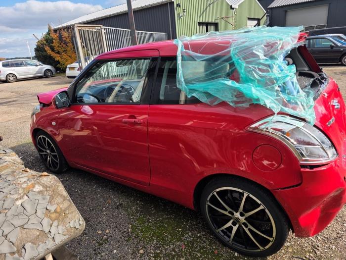 Suzuki Swift 1.2 16V Sloopvoertuig (2011, Rood)