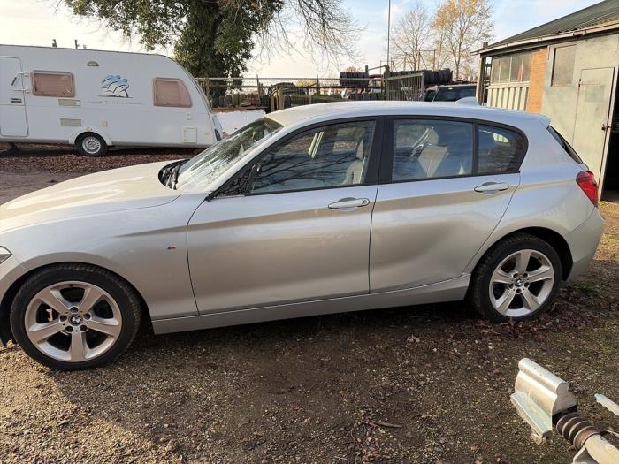 BMW 1 serie 116i 1.6 16V Sloopvoertuig (2012, Metallic, Zilvergrijs)