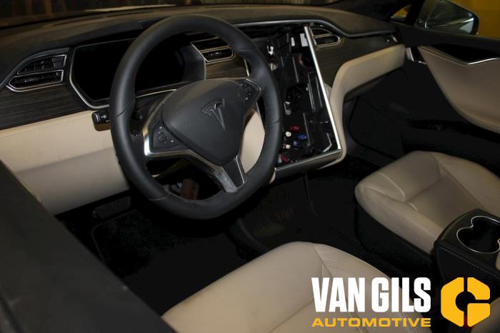 Tesla Model S 85 Performance Sloopvoertuig (2016, Grijs)