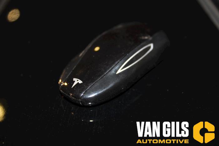 Tesla Model S 85 Performance Sloopvoertuig (2016, Grijs)