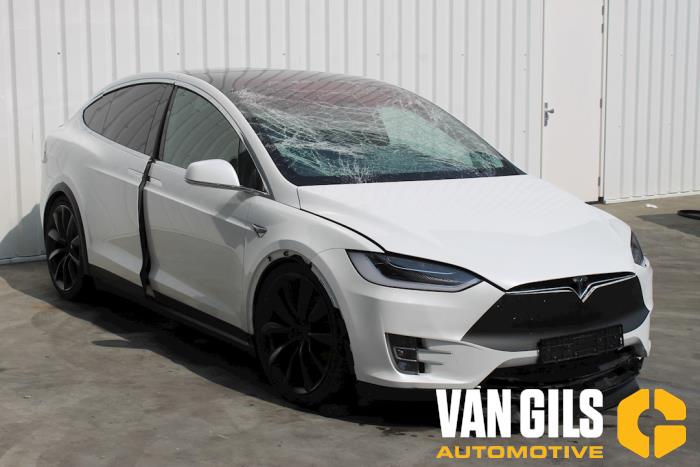 Tesla Model X 90D Sloopvoertuig (2017, Wit)