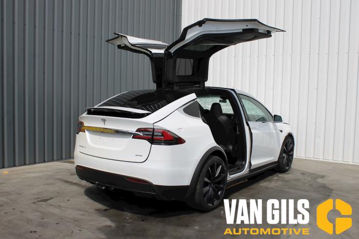 Tesla Model X 90D Sloopvoertuig (2017, Wit)