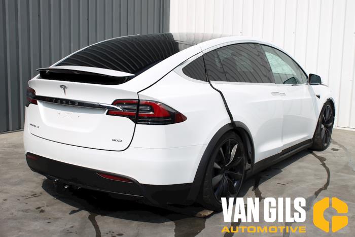 Tesla Model X 90D Sloopvoertuig (2017, Wit)