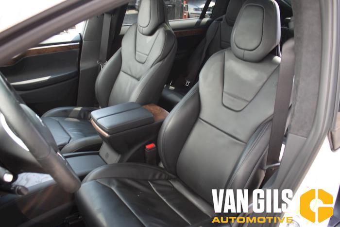 Tesla Model X 90D Sloopvoertuig (2017, Wit)