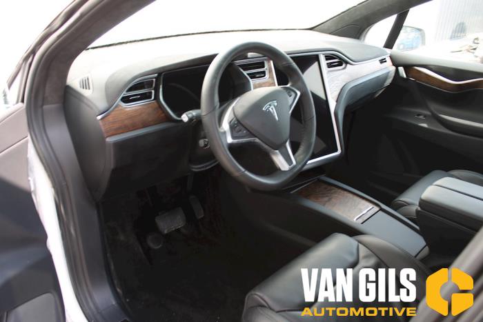 Tesla Model X 90D Sloopvoertuig (2017, Wit)