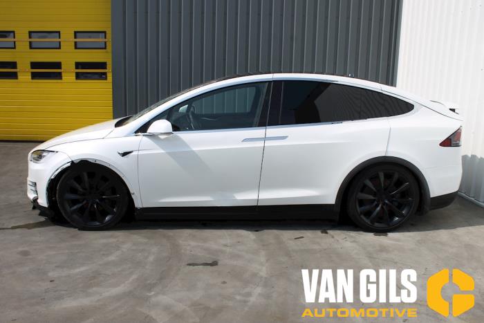 Tesla Model X 90D Sloopvoertuig (2017, Wit)