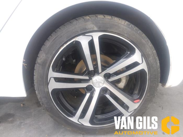 Peugeot 208 I 1.2 12V e-THP PureTech 110 Sloopvoertuig (2018, Wit, Blank)