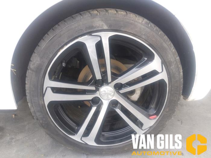 Peugeot 208 I 1.2 12V e-THP PureTech 110 Sloopvoertuig (2018, Wit, Blank)