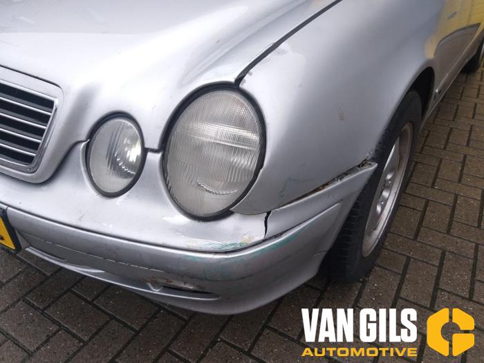 Mercedes CLK 2.0 200K Evo 16V Sloopvoertuig (2001, Metallic, Zilvergrijs)