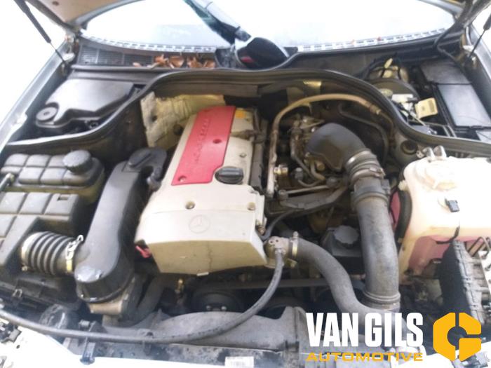 Mercedes CLK 2.0 200K Evo 16V Sloopvoertuig (2001, Metallic, Zilvergrijs)