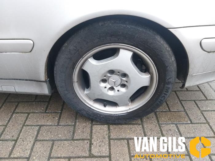 Mercedes CLK 2.0 200K Evo 16V Sloopvoertuig (2001, Metallic, Zilvergrijs)