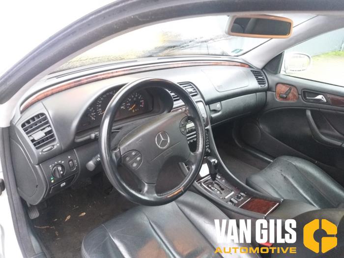 Mercedes CLK 2.0 200K Evo 16V Sloopvoertuig (2001, Metallic, Zilvergrijs)