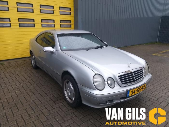 Mercedes CLK 2.0 200K Evo 16V Sloopvoertuig (2001, Metallic, Zilvergrijs)