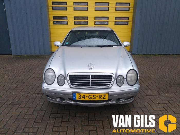 Mercedes CLK 2.0 200K Evo 16V Sloopvoertuig (2001, Metallic, Zilvergrijs)