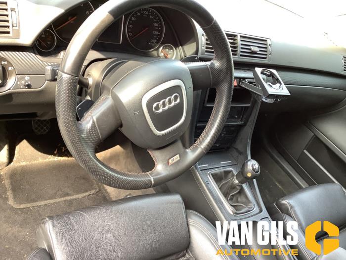 Audi A4 Avant 2.0 20V Sloopvoertuig (2002, Zwart)