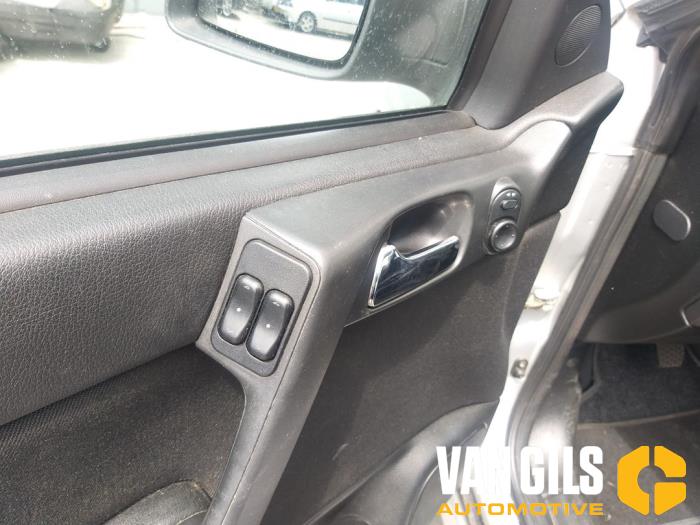 Opel Astra G 1.8 16V Sloopvoertuig (2003, Metallic, Zilvergrijs)