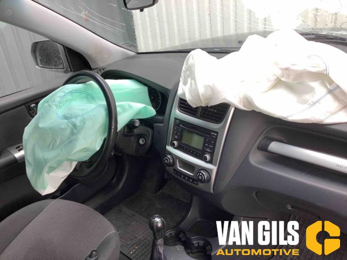 Kia Sportage 2.0 CVVT 16V 4x4 Sloopvoertuig (2009, Zilvergrijs)