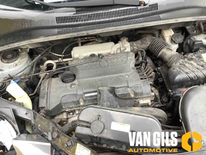 Kia Sportage 2.0 CVVT 16V 4x4 Sloopvoertuig (2009, Zilvergrijs)