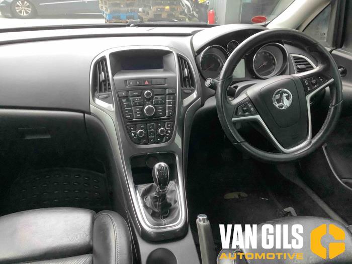 Opel Astra J 10- Sloopvoertuig (2013, Zwart)