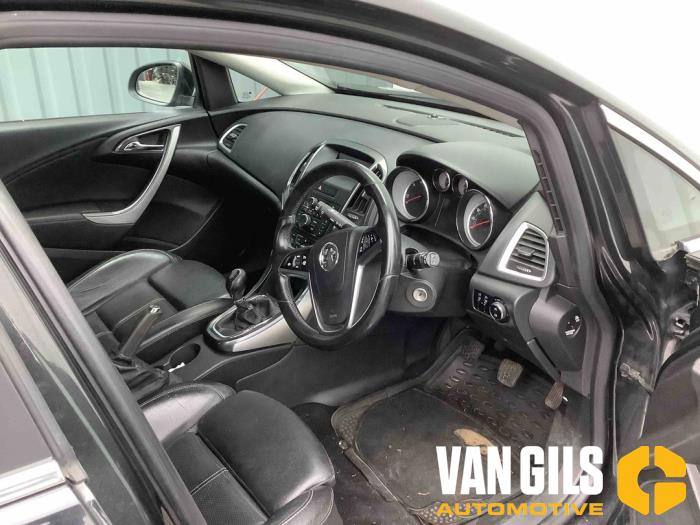 Opel Astra J 10- Sloopvoertuig (2013, Zwart)