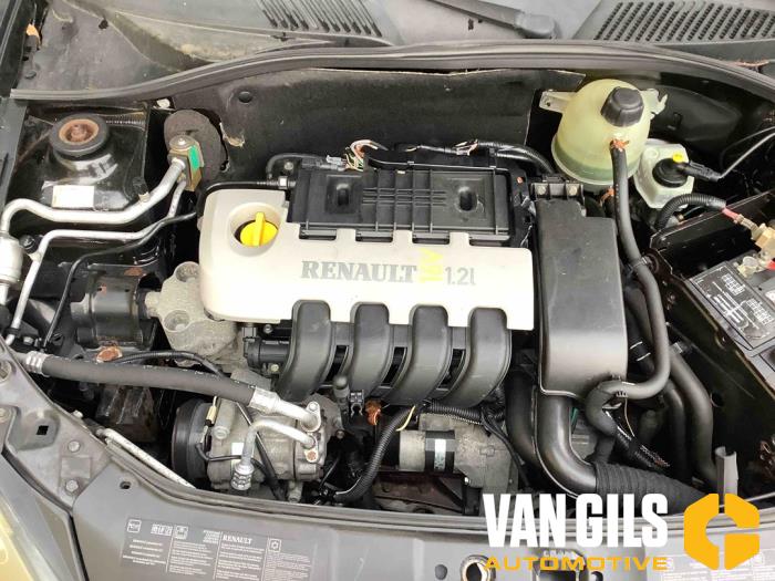 Renault Clio II 1.2 16V Sloopvoertuig (2004, Zwart)