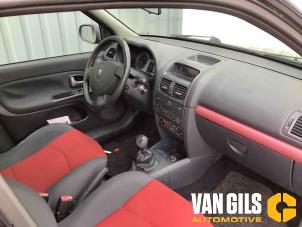 Renault Clio II 1.2 16V Sloopvoertuig (2004, Zwart)