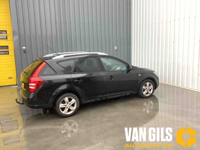 Kia Cee'd Sporty Wagon 2.0 CRDi 16V 140 Sloopvoertuig (2008, Zwart)